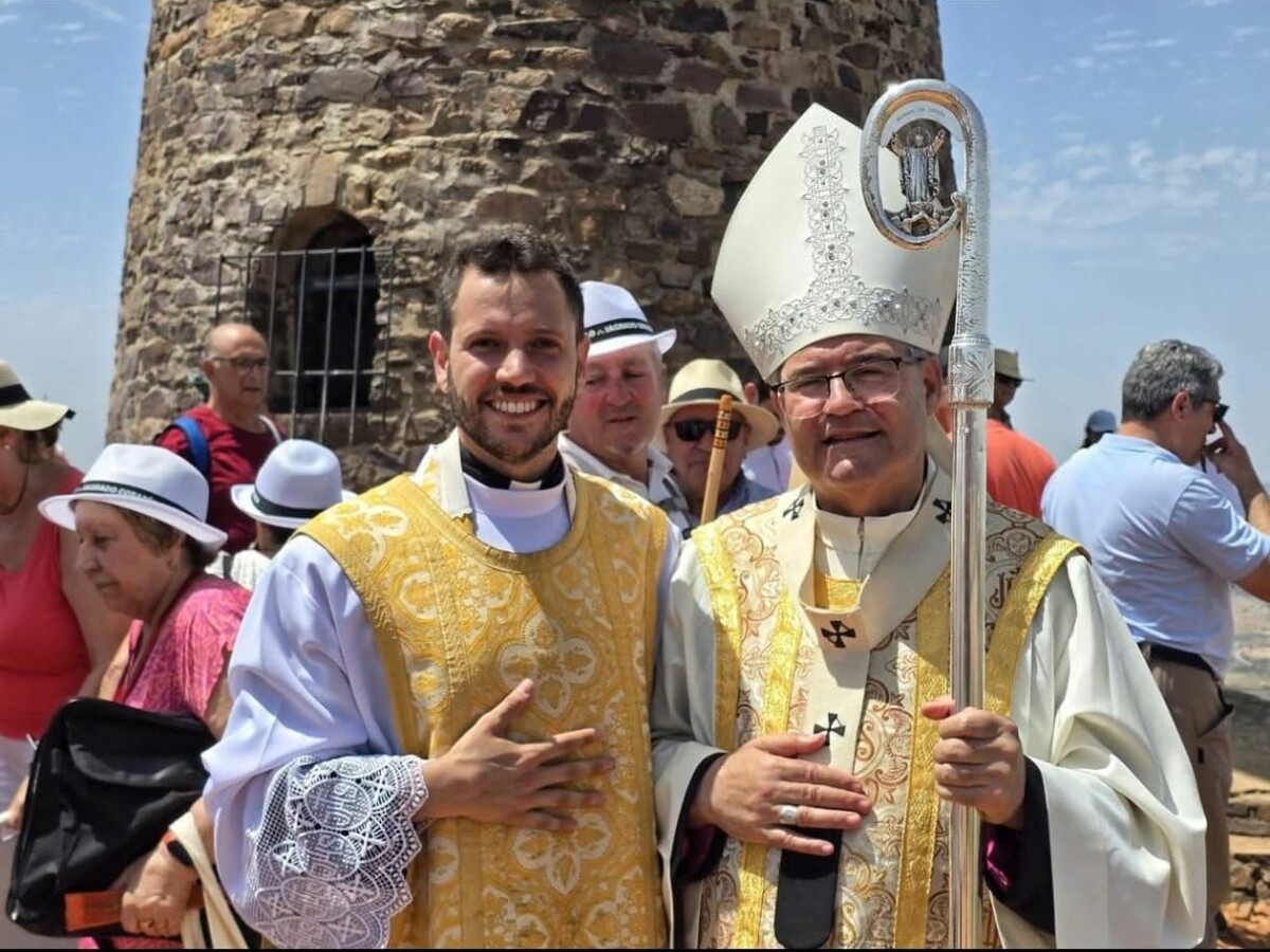 El arzobispo de Toledo bendice el monumento al Sagrado Corazón en Mogorro