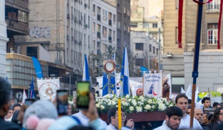 El cardenal Chomalí pide construir una sociedad más humana y solidaria