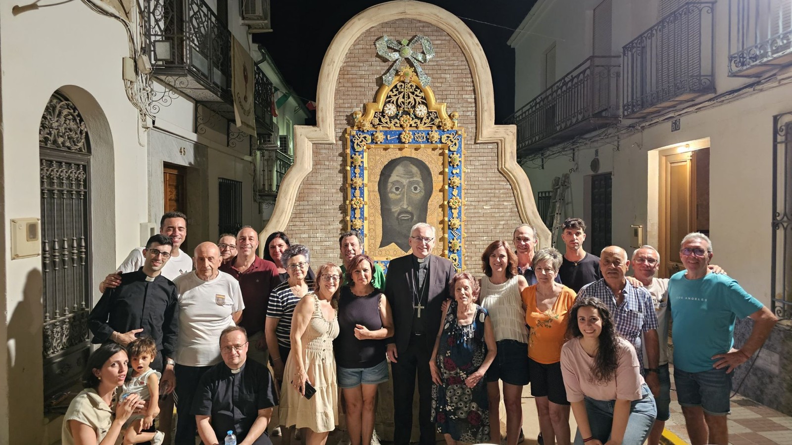 El obispo Sebastián Chico Martínez visita Villardompardo para el Corpus Christi