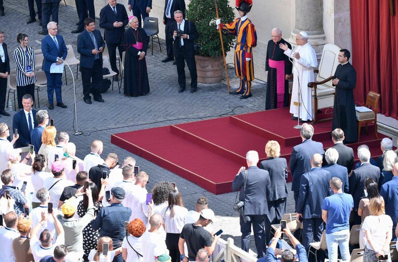 El Papa León XIV llama a combatir el narcotráfico desde el Patio de San Dámaso