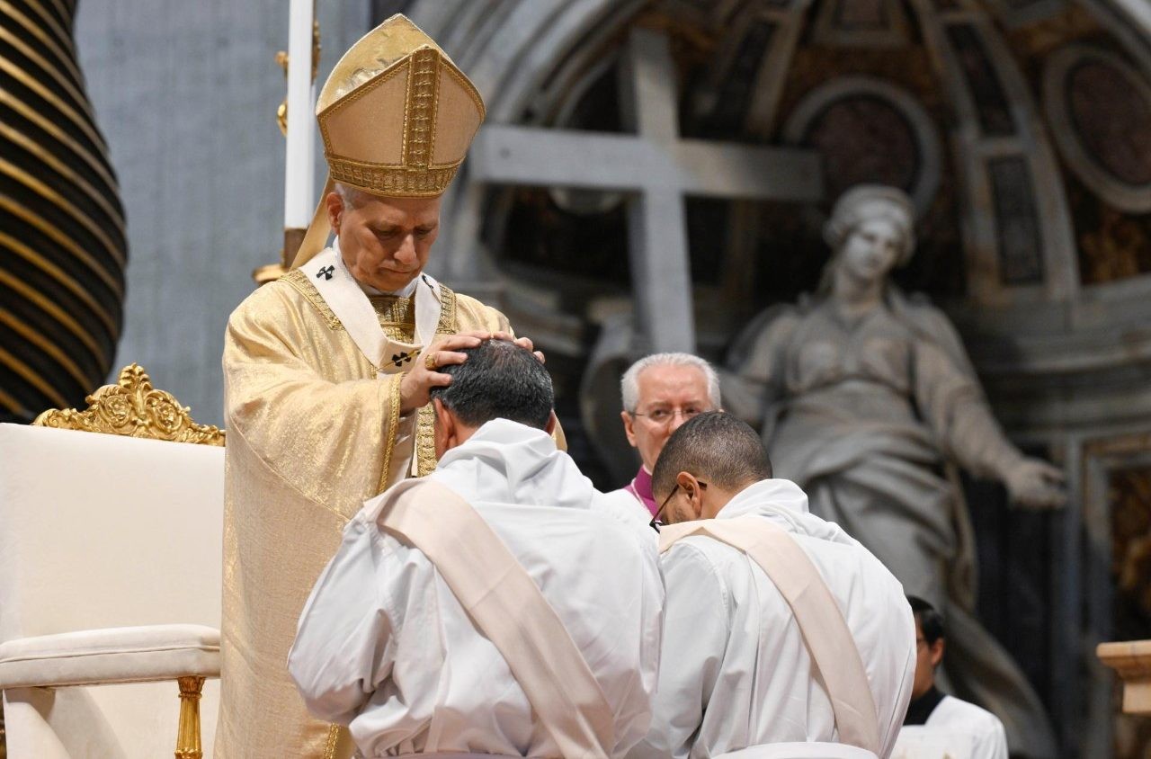 El Papa León XIV ordena a 32 nuevos sacerdotes en San Pedro