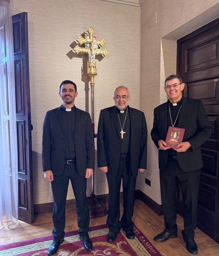 El obispo Luis Carlos Dias resalta la vitalidad de la Iglesia en Oviedo

