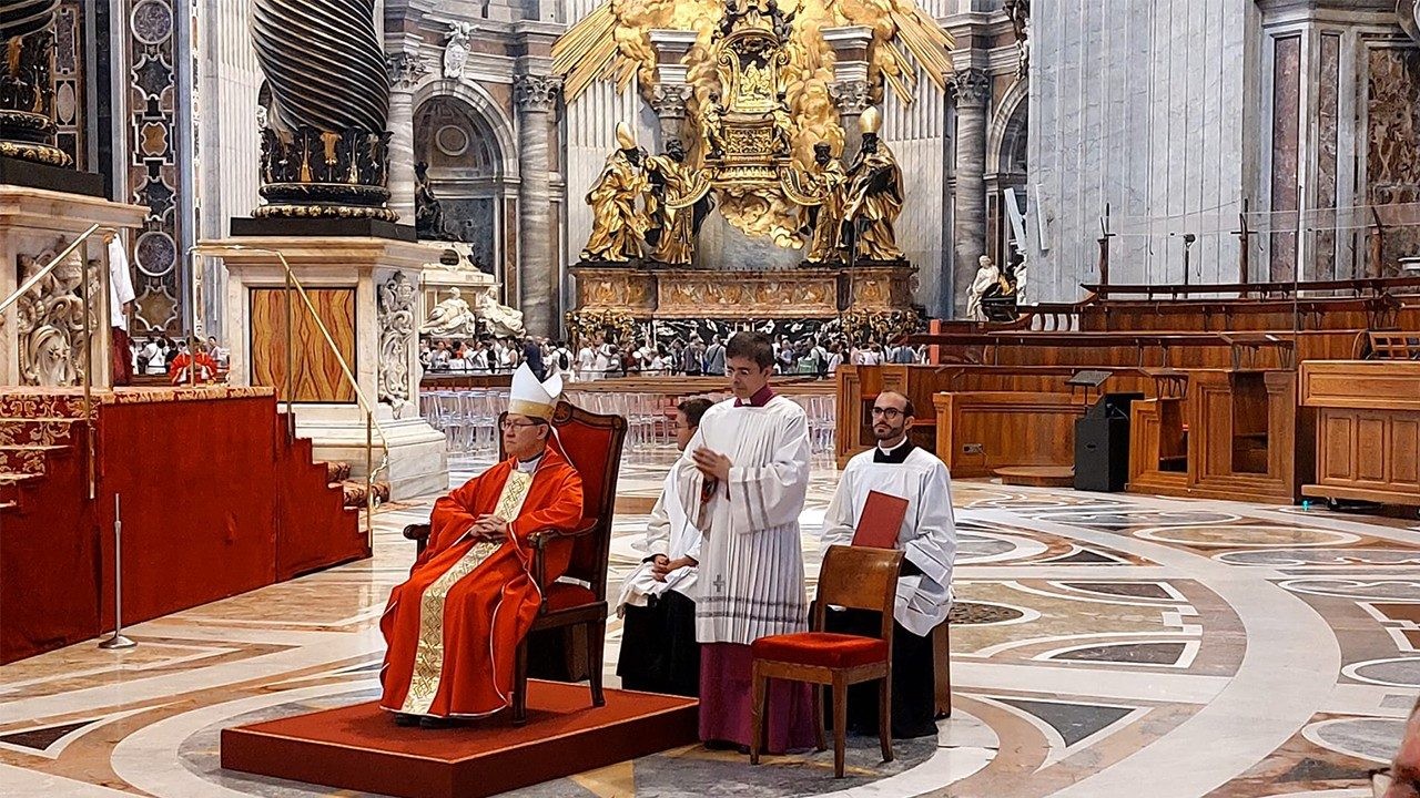 El cardenal Tagle pide paz y justicia en misa del Jubileo de las Familias Religiosas y los Movimientos Laicos