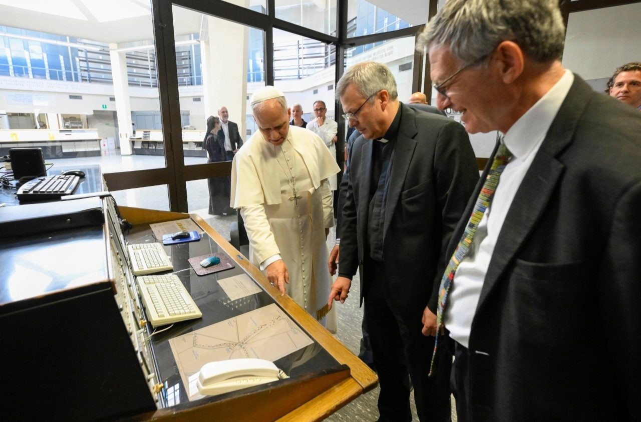 El Papa León XIV visita Radio Vaticano y destaca la comunicación eclesial

