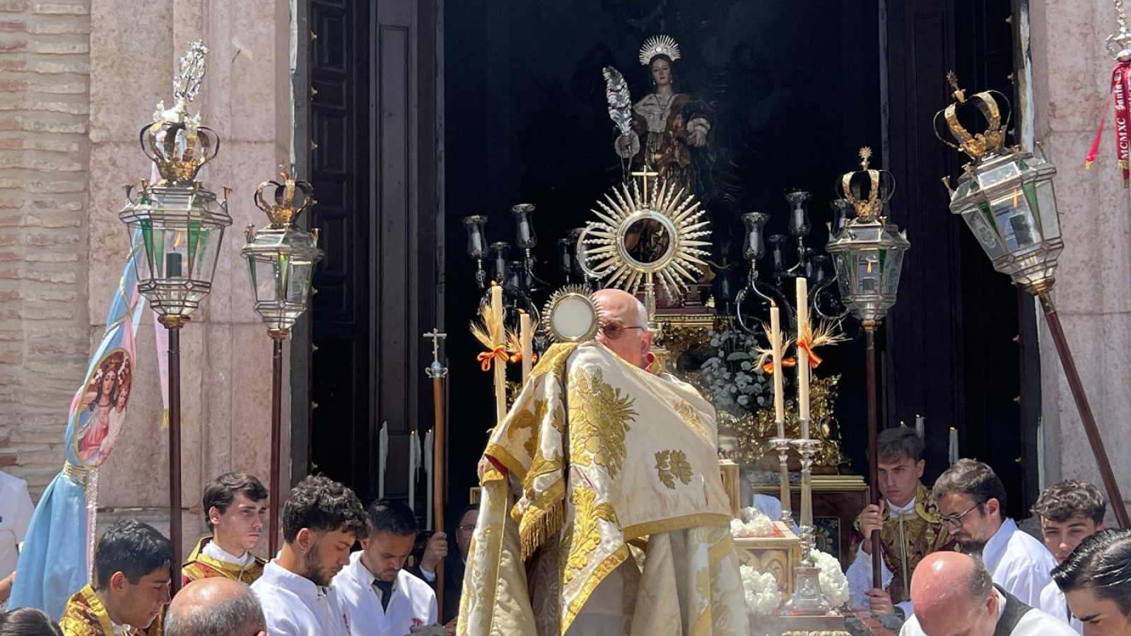 Las parroquias de San Pedro y Santiago revitalizan la Octava del Corpus en Antequera


