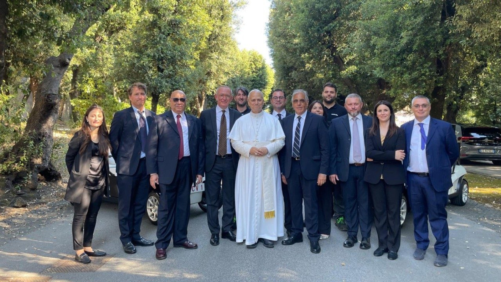 El Papa León XIV recibe vehículos eléctricos de Exelentia en Castel Gandolfo

