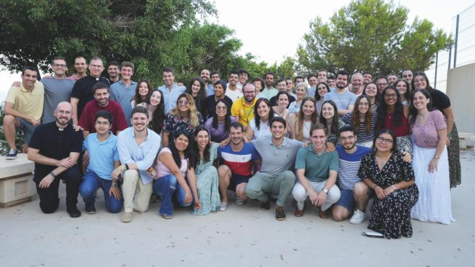 El cardenal Cobo anima a los jóvenes en Aguadulce a aplicar el Sínodo