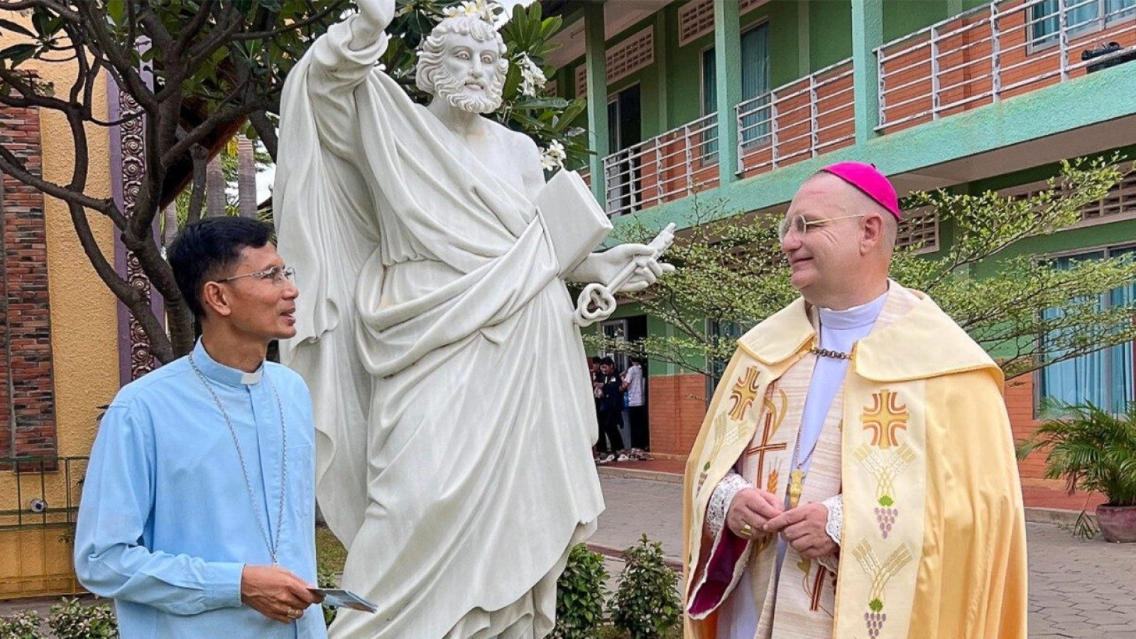 El obispo Schmitthaeusler resalta la importancia de los jóvenes en la Iglesia de Camboya

