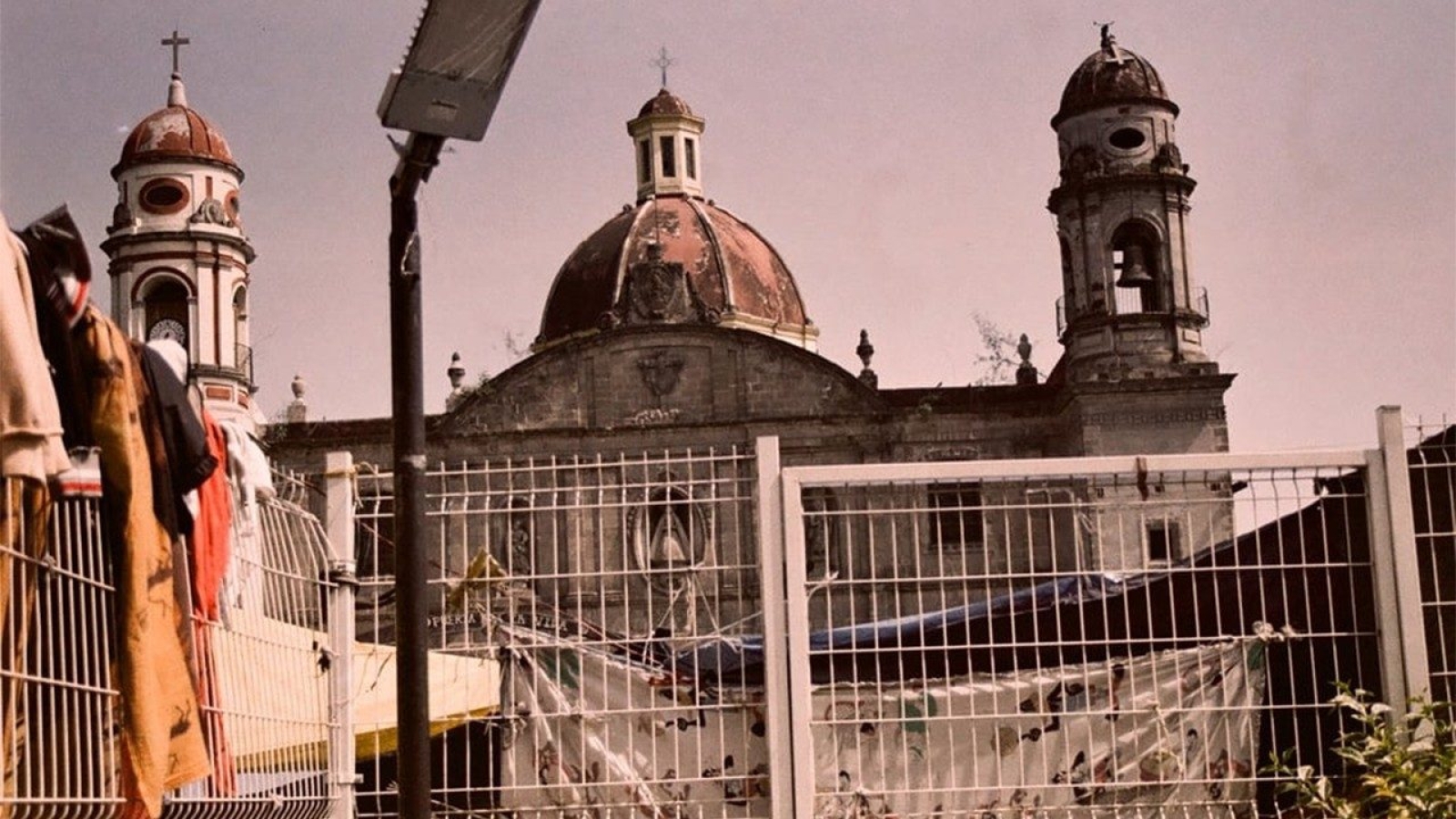 El Papa León XIV defiende los derechos humanos frente a las políticas del ICE en California

