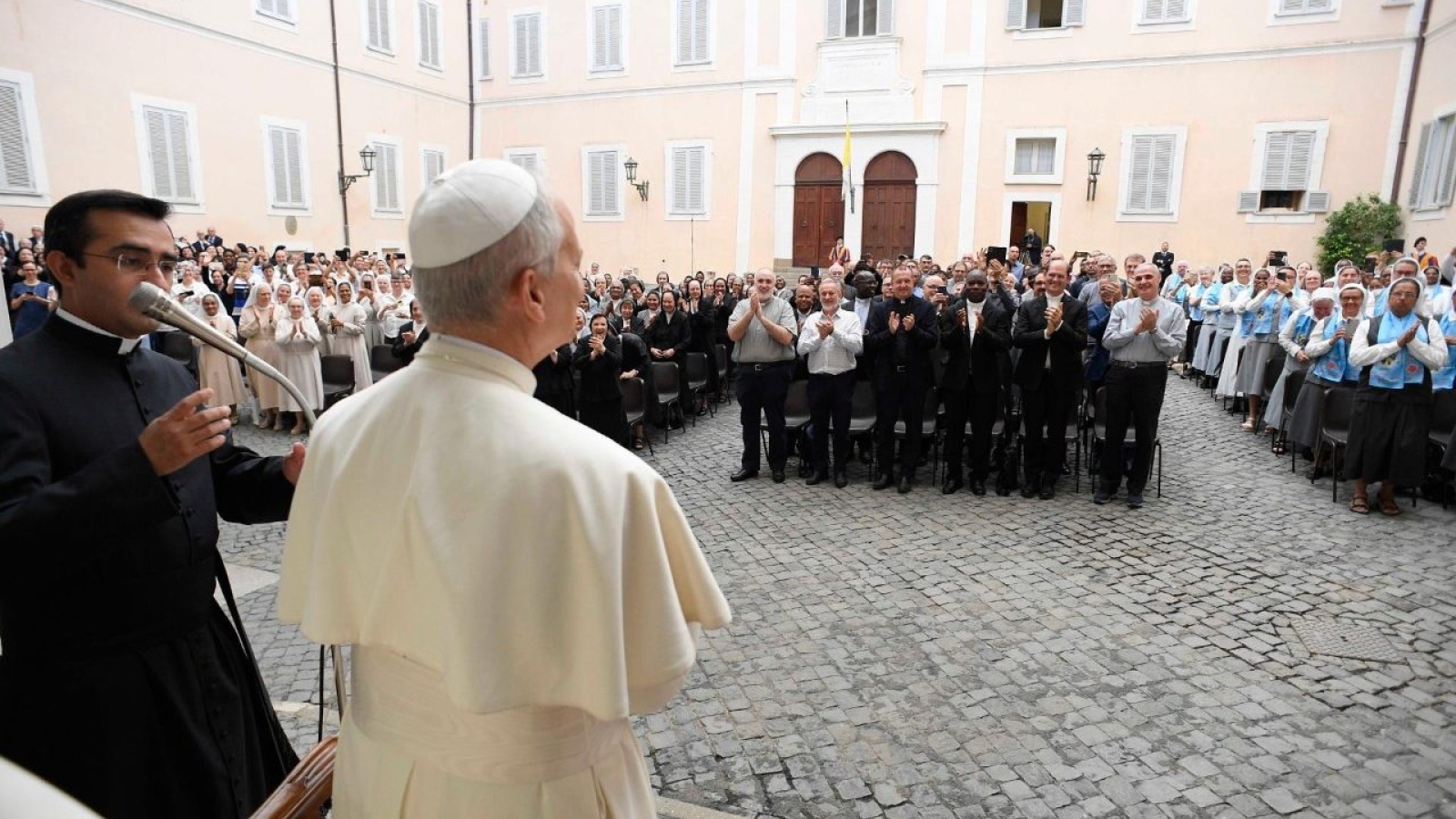El Papa León XIV anima a renovar la misión de las congregaciones religiosas

