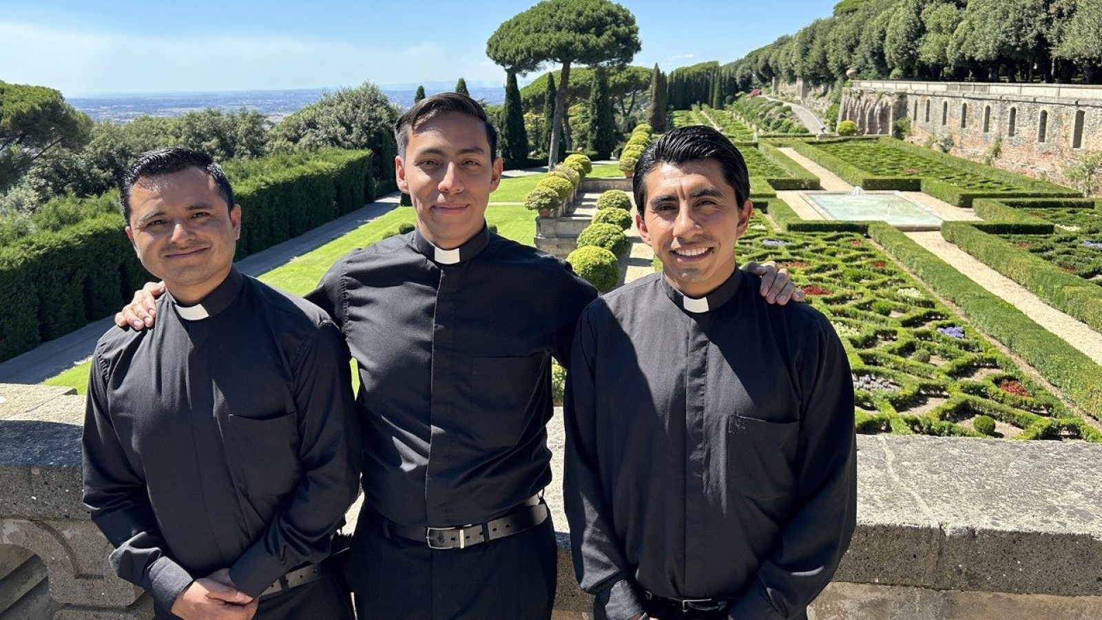 El Papa León XIV recibe a artistas mexicanos en Castel Gandolfo

