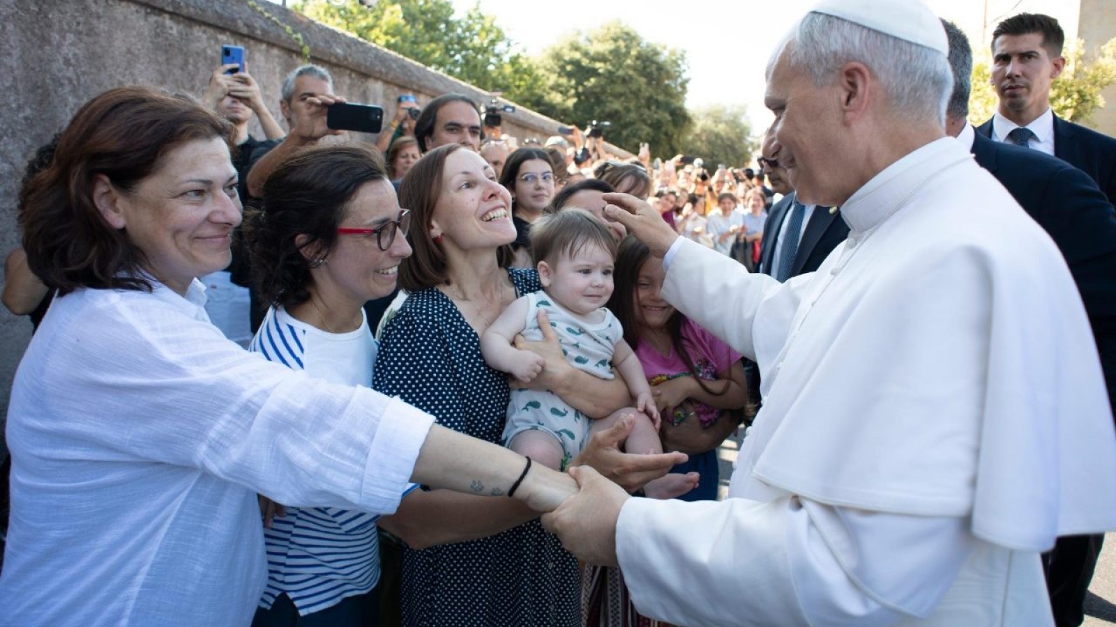 El Papa León XIV pide acoger al prójimo en homilía en Castel Gandolfo

