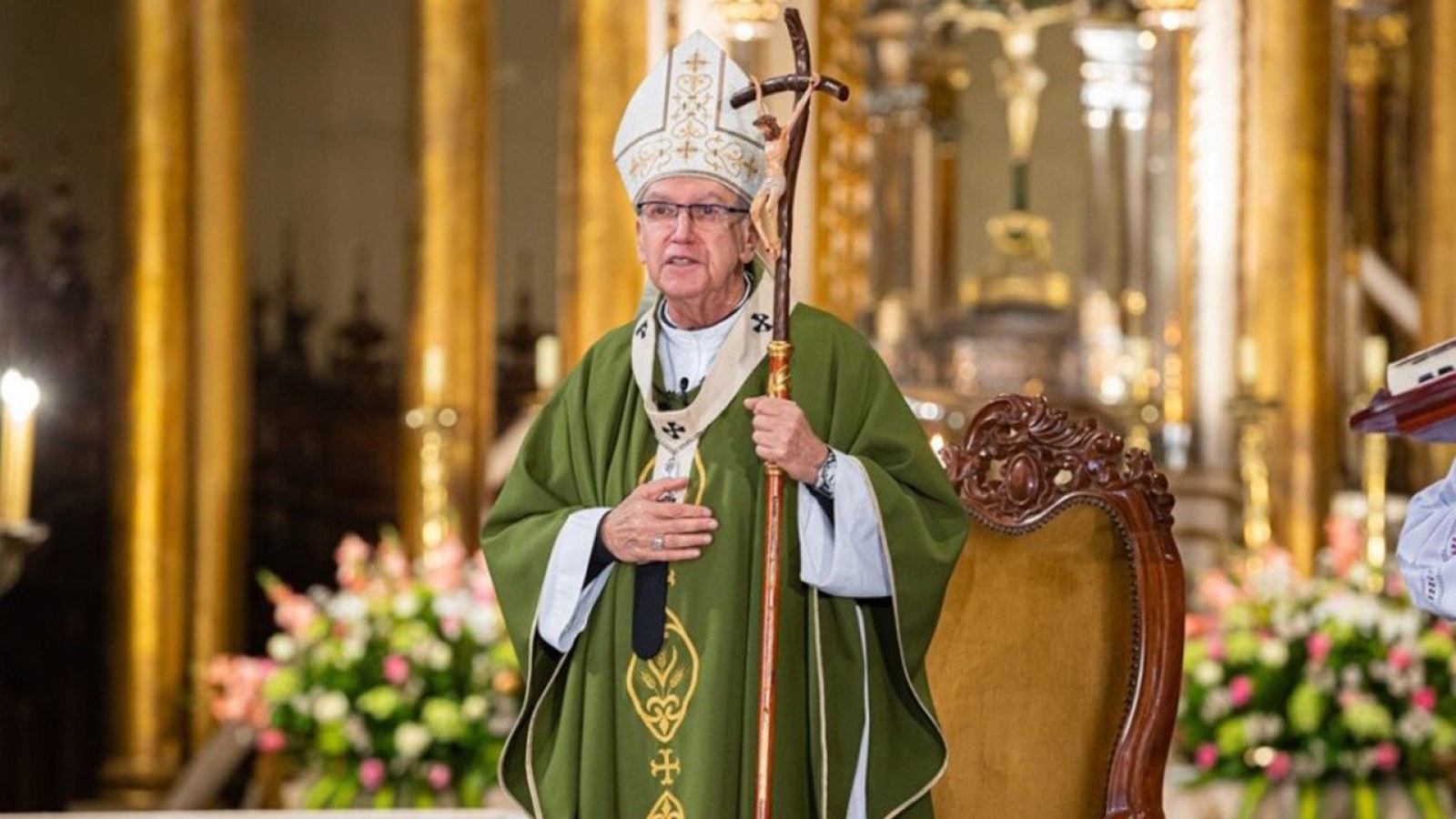El Cardenal Castillo llama a abandonar el culto al dios dinero