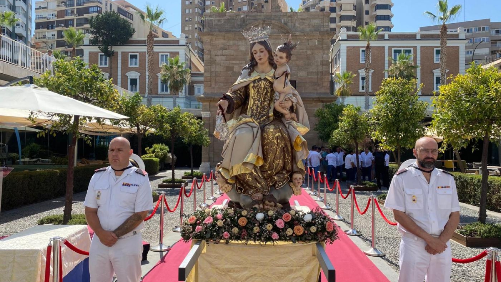 El Obispo Jesús Catalá bendice la nueva imagen de la Virgen del Carmen en Málaga

