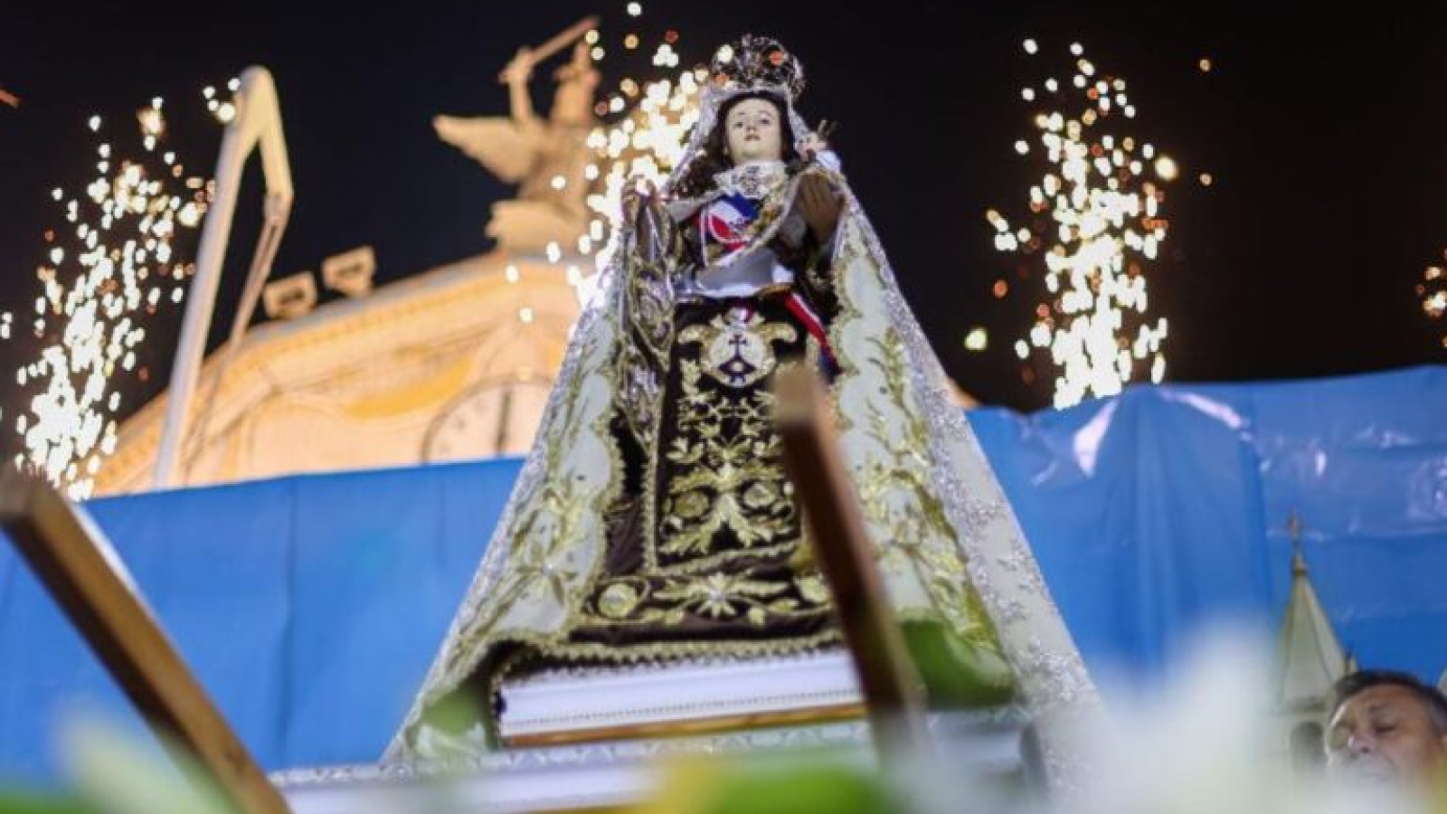 Miles de fieles celebran la festividad de La Tirana en Chile con fervor y devoción

