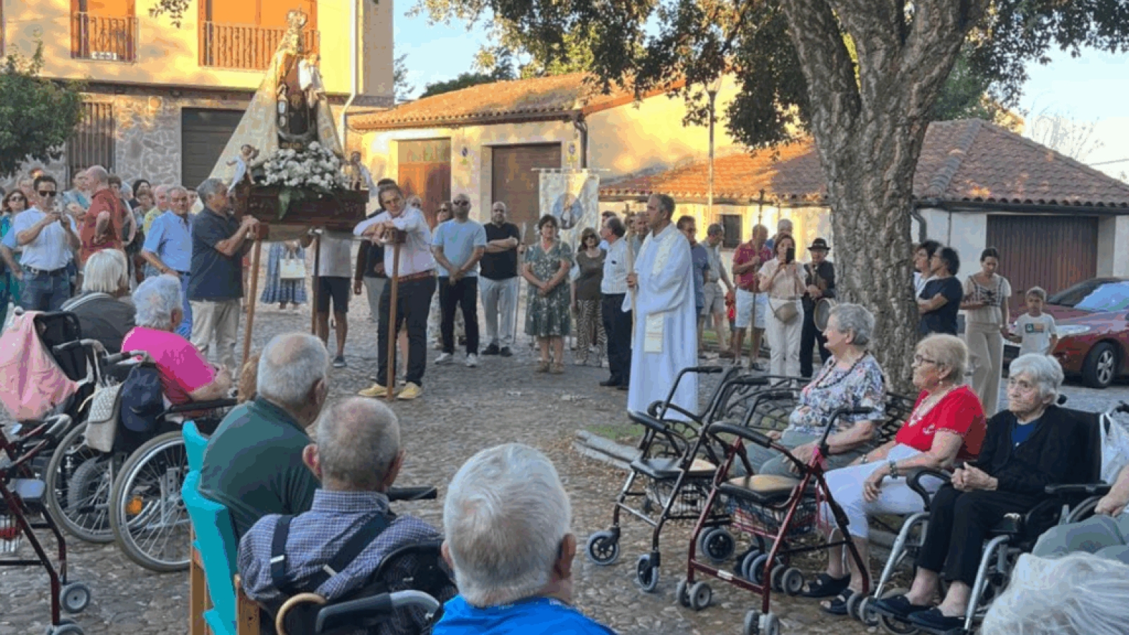 Ledesma celebra una multitudinaria procesión jubilar en honor a la Virgen del Carmen

