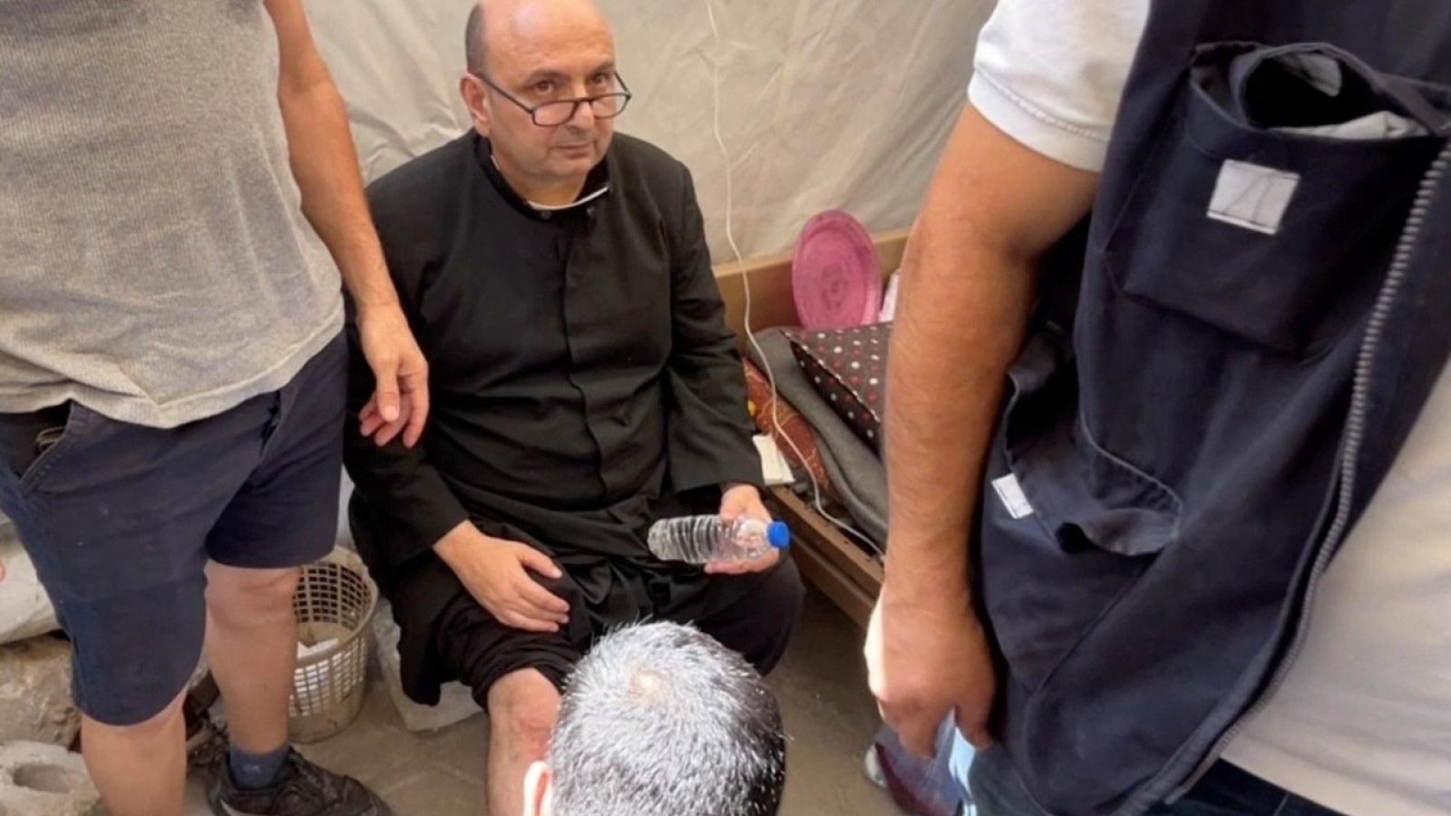 El padre Gabriel Romanelli solicita oraciones tras ataque en Gaza

