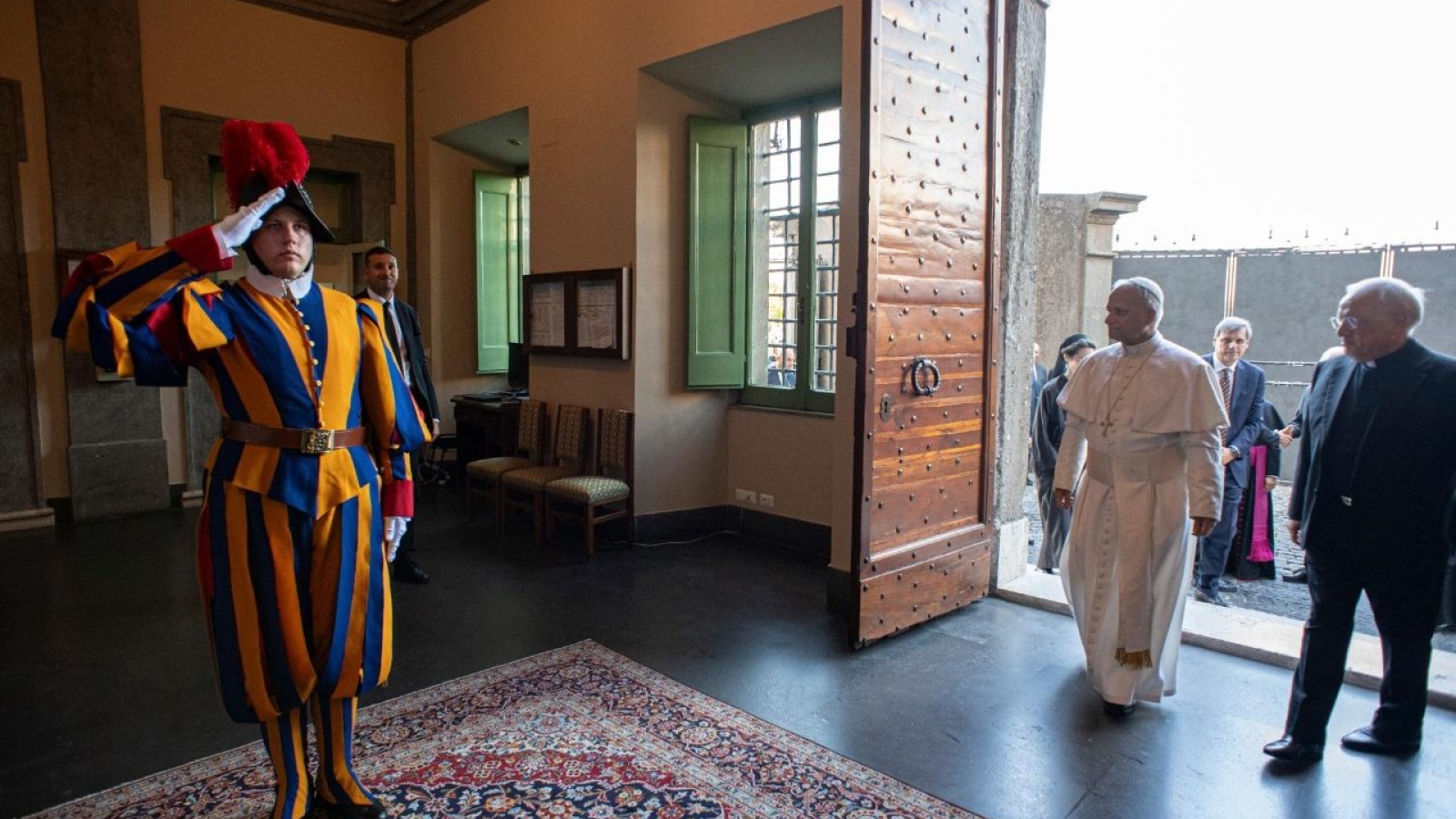 El Papa León XIV regresa al Vaticano tras su retiro en Castel Gandolfo

