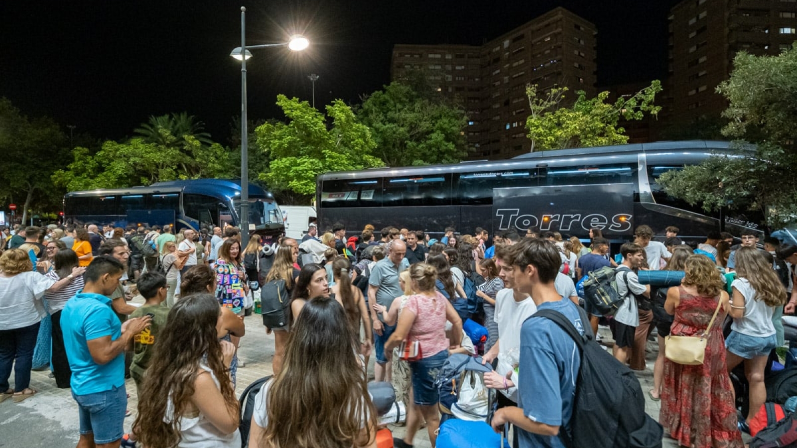 El arzobispo de Valencia guía a 1.800 jóvenes en el Jubileo en Roma

