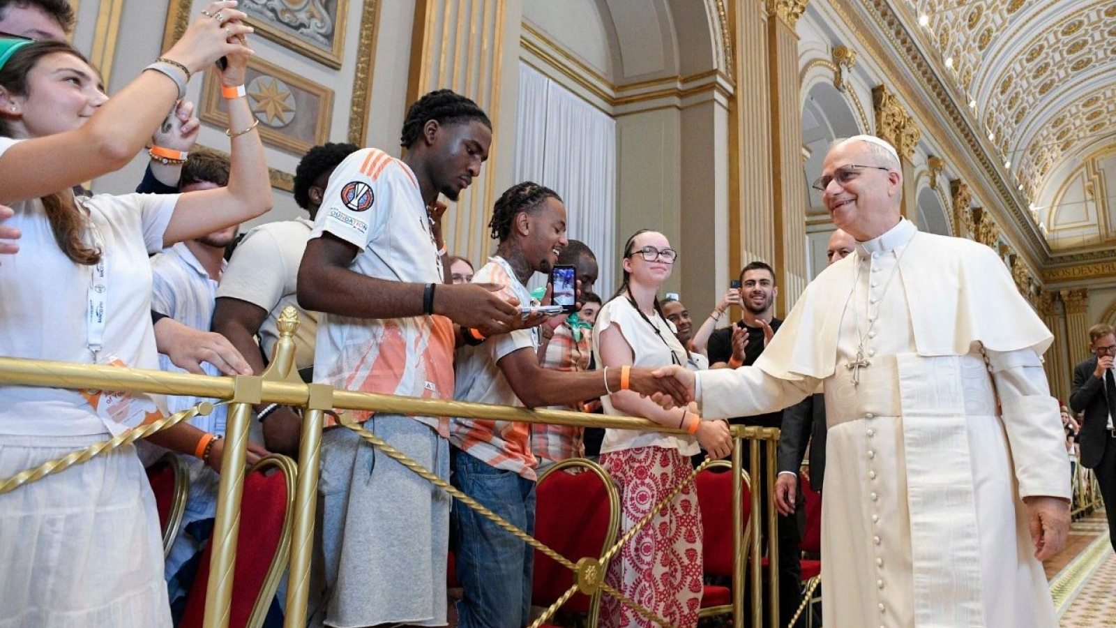 El Papa León XIV anima a neófitos franceses a &quot;experimentar a Dios en la oración y en la práctica de los sacramentos&quot;