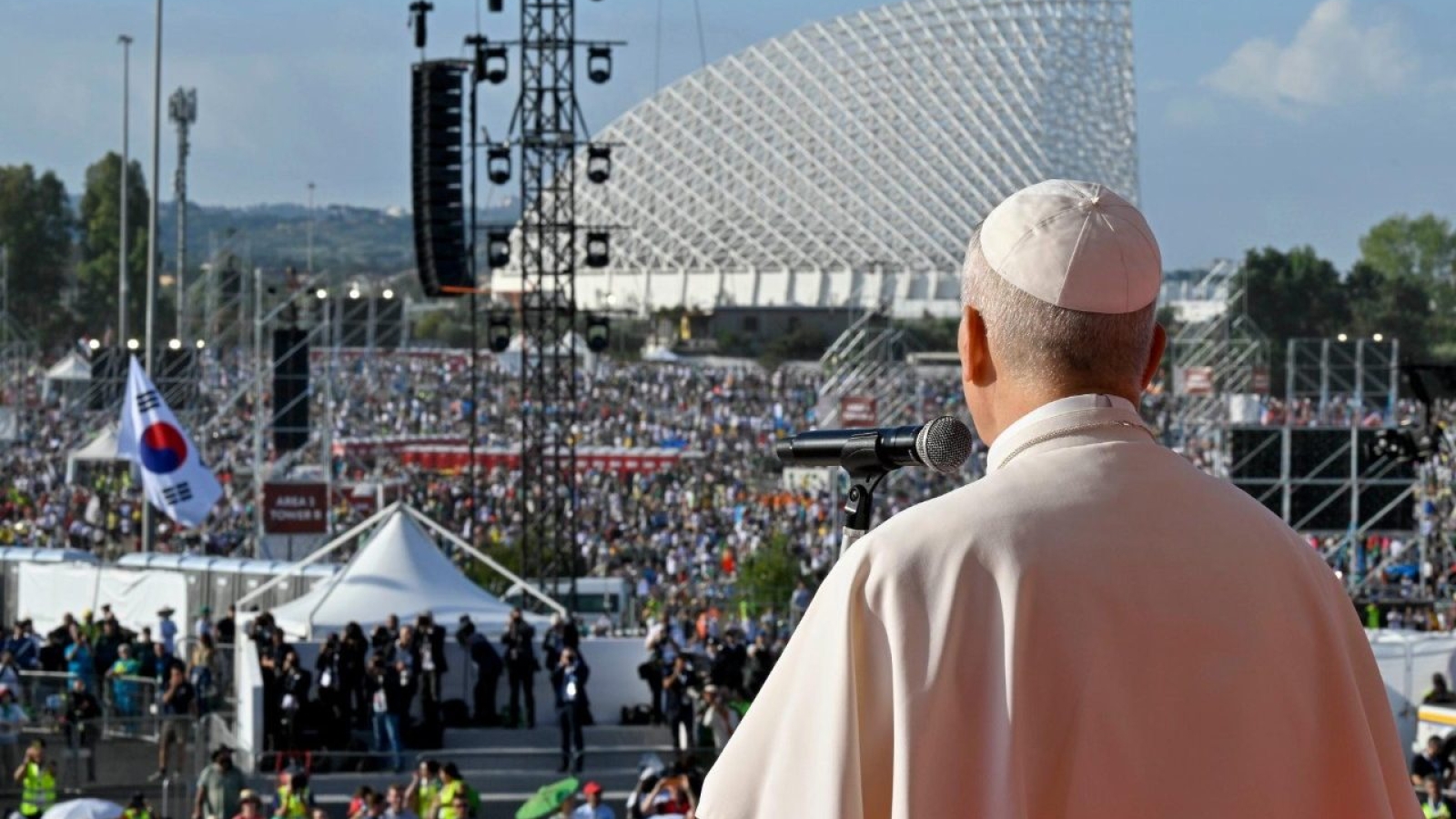 El Papa León XIV concluye la Misa Jubilar en Tor Vergata con el Ángelus


