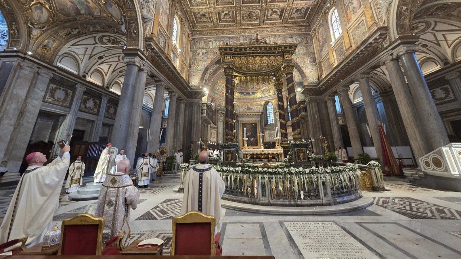 El Cardenal Arcipreste preside una misa en Santa María la Mayor en Roma

