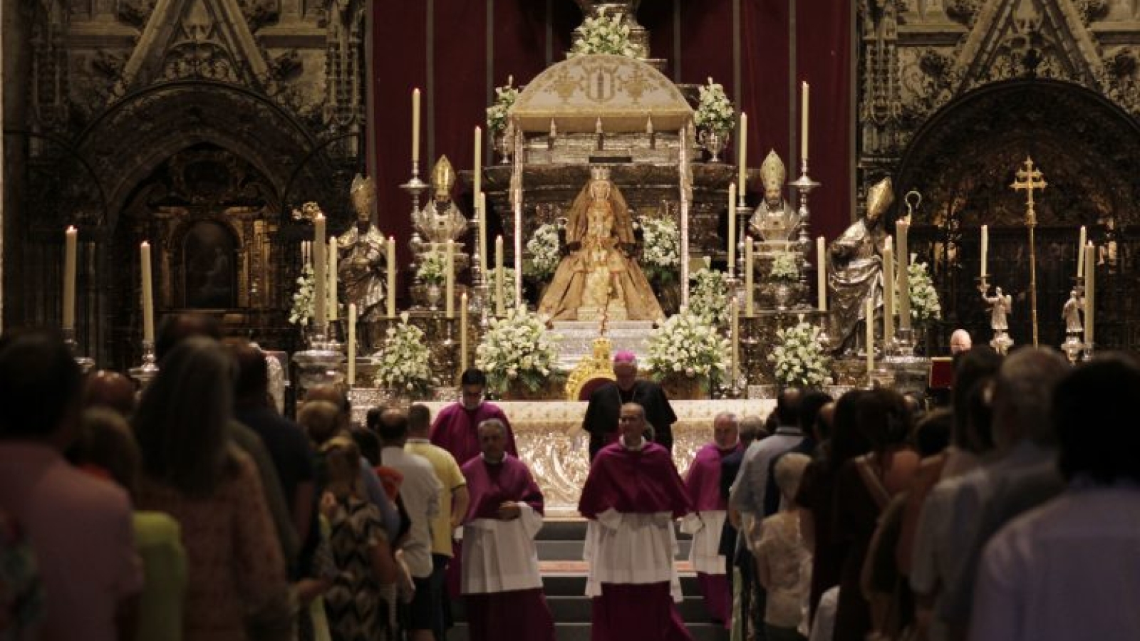 La novena a la Virgen de los Reyes en Sevilla reúne a 50 predicadores

