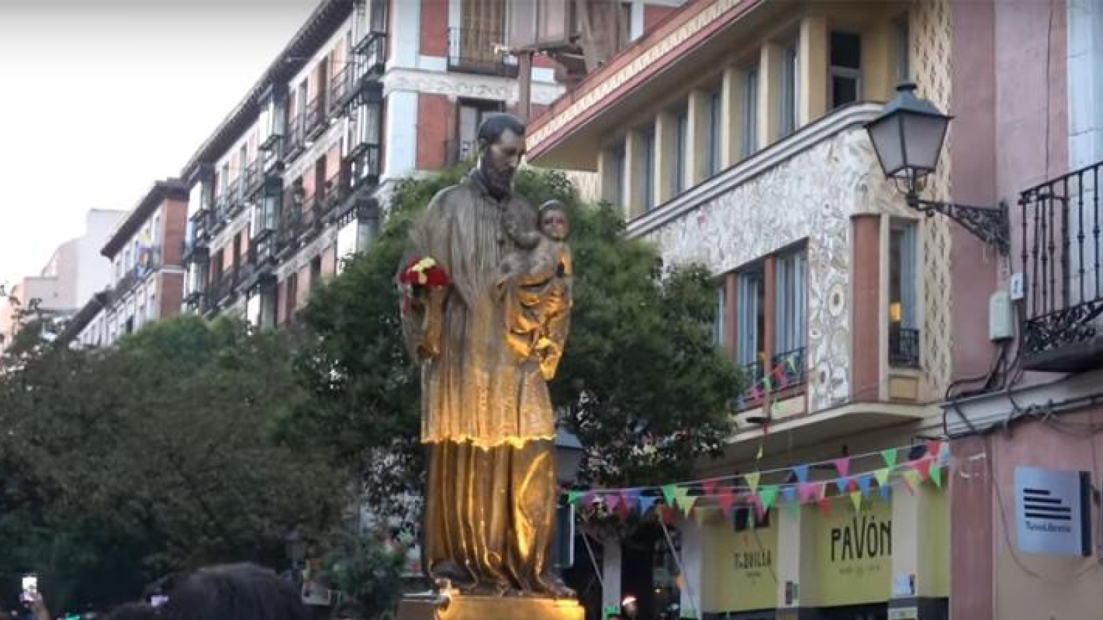 Madrid celebra la festividad de San Cayetano con procesión y ofrendas tradicionales

