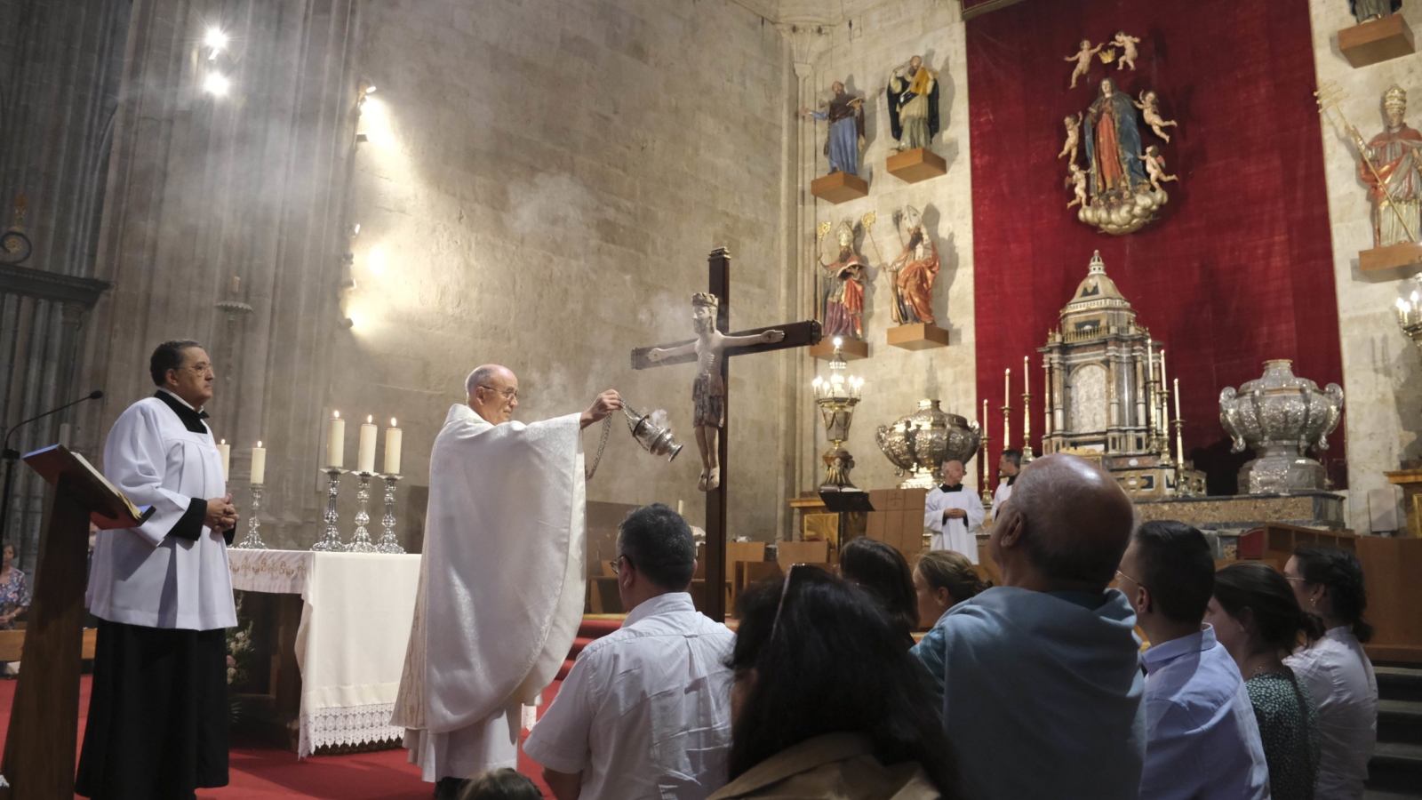 La Catedral de Salamanca celebra la Asunción con misa solemne y procesiones