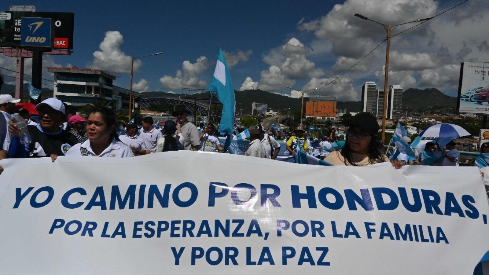 Miles de fieles se congregan en Tegucigalpa por la paz en Honduras