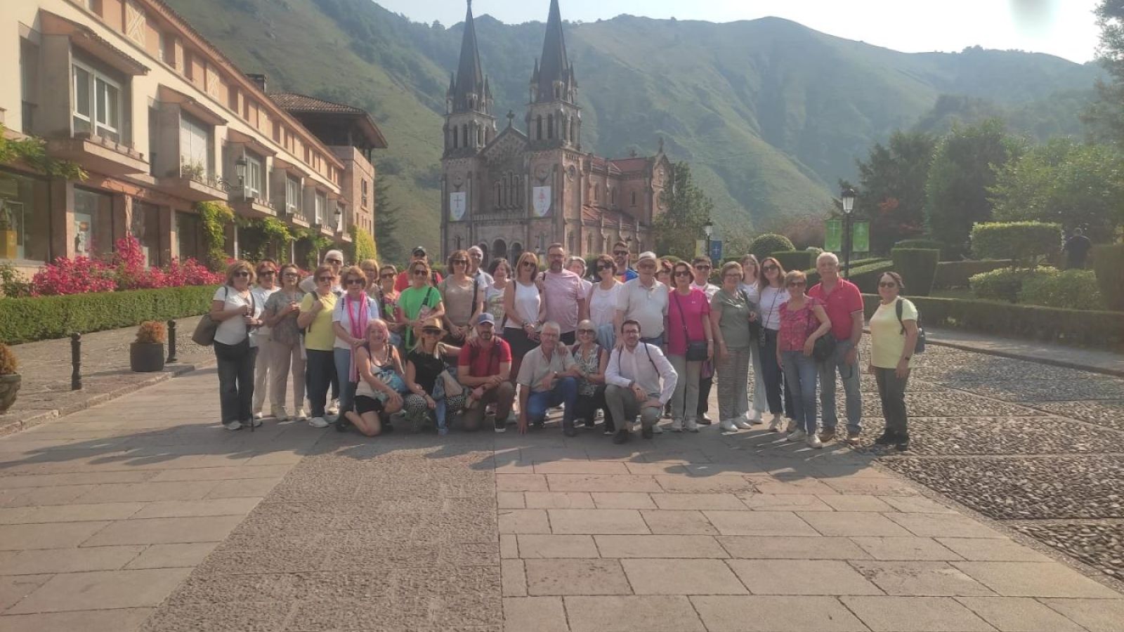 Fieles de Almogía peregrinan a Covadonga en el Año Santo Jubilar