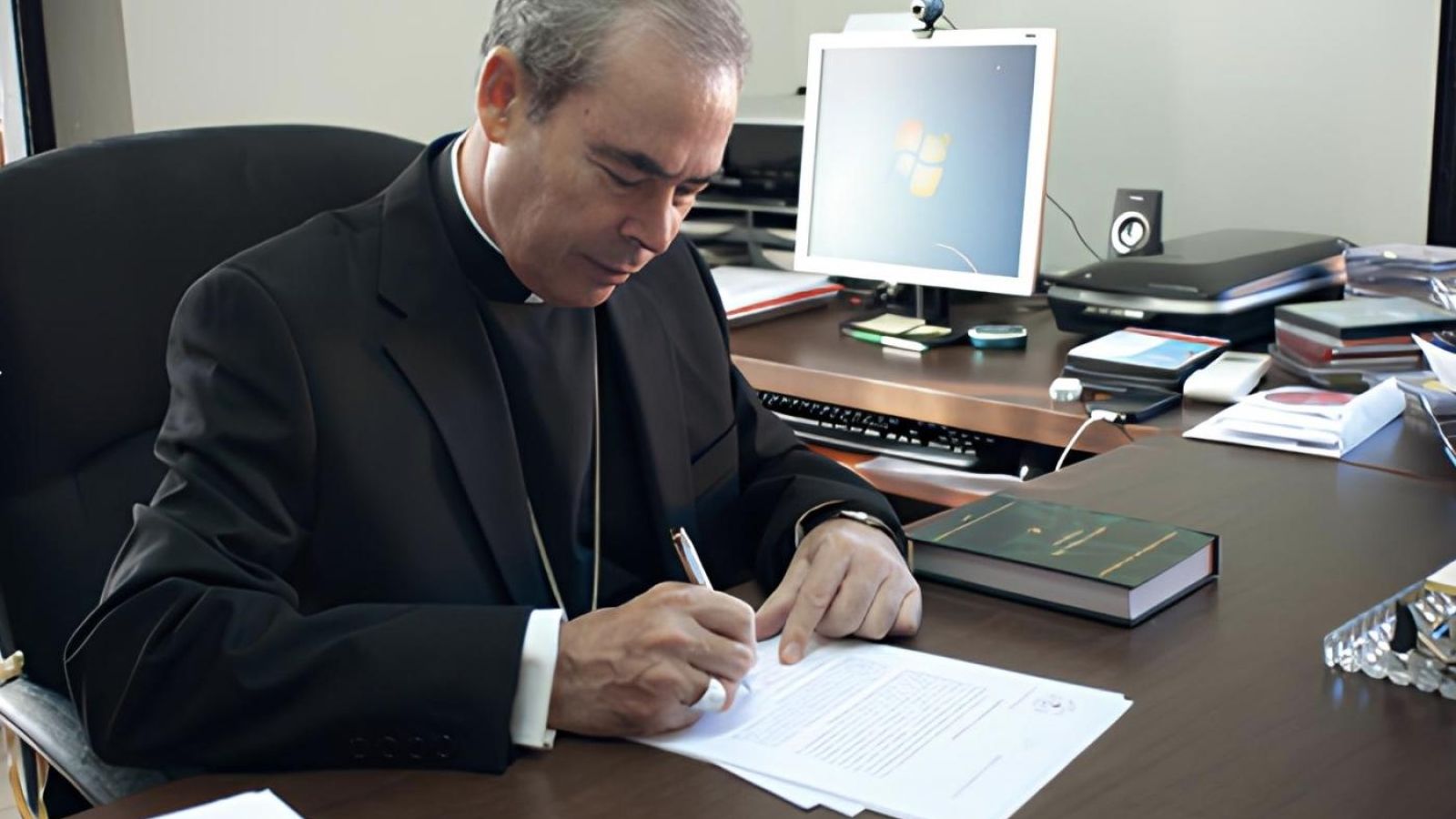 El obispo Jesús Catalá fortalece la fe en Málaga con cartas pastorales y liderazgo