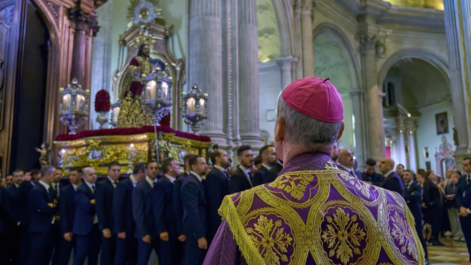 Jesús Catalá promueve la formación continua en la religiosidad popular de Málaga