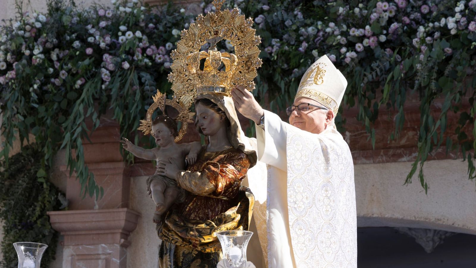 El obispo de Jaén preside misa en honor a la Virgen de las Maravillas