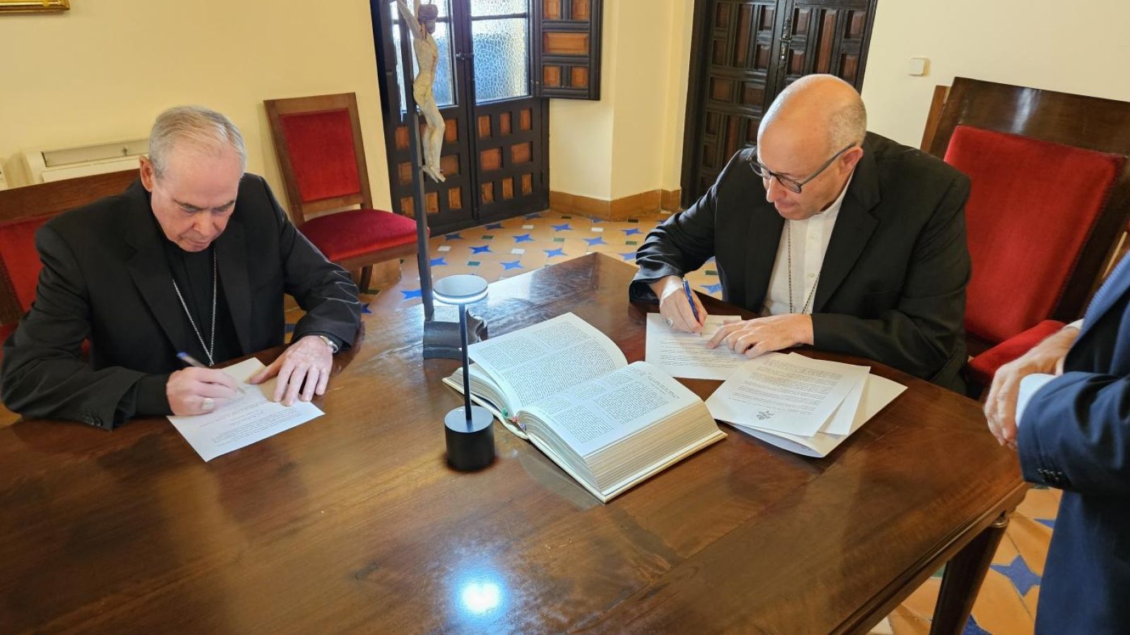 José Antonio Satué jura como nuevo obispo de Málaga ante la curia diocesana