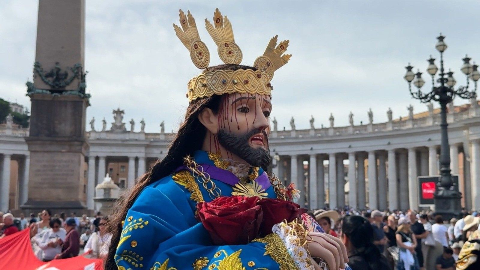 Peregrinos peruanos en Roma celebran el cumpleaños del Papa León XIV