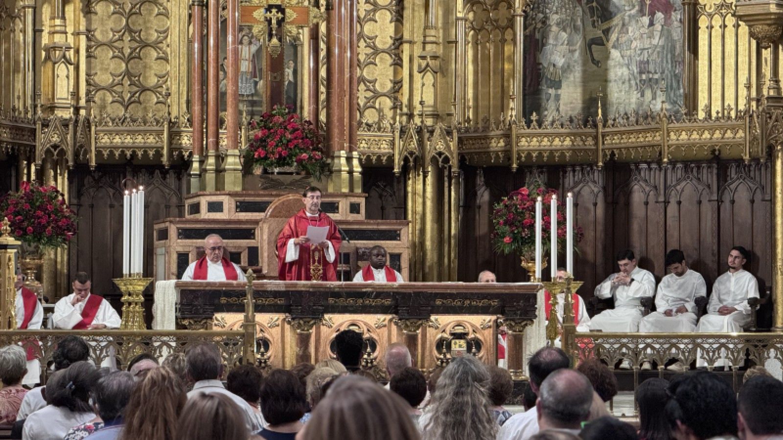 El cardenal Cobo preside la Exaltación de la Santa Cruz en Madrid