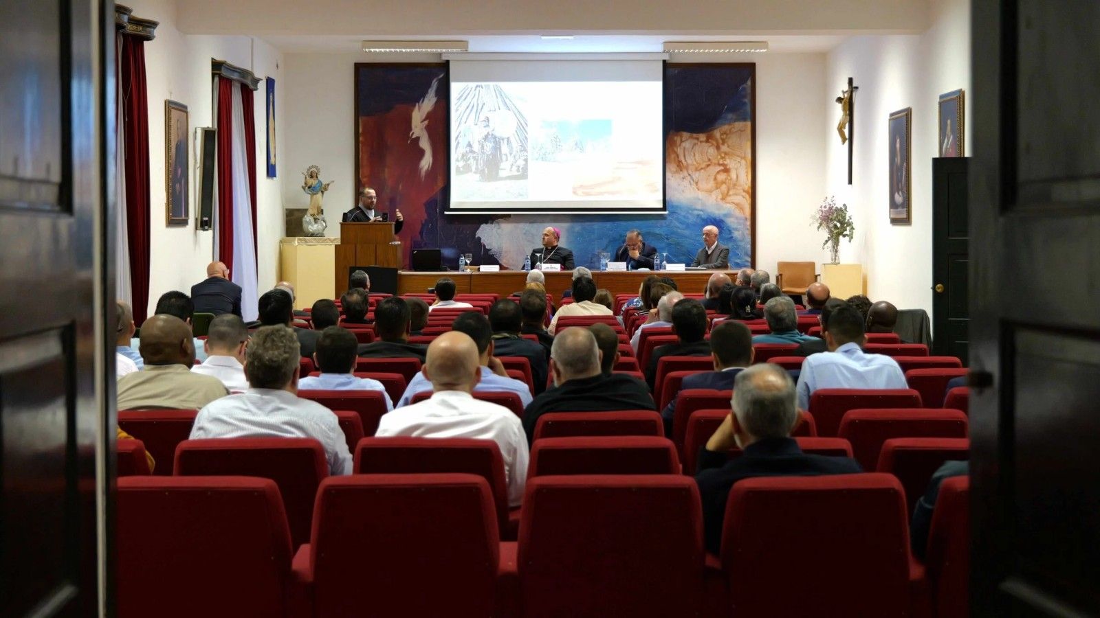 El arzobispo Prieto González inaugura el curso en Santiago con reflexión teológica
