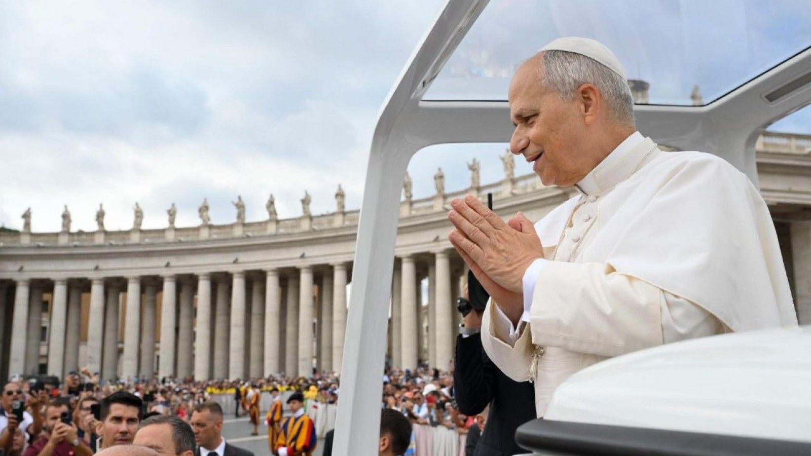 El Papa León XIV responde a una joven estudiante en la Piazza San Pietro