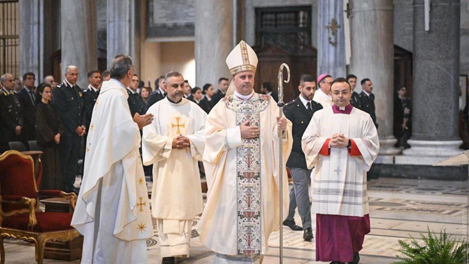 El cardenal Makrickas preside la misa en honor de los santos arcángeles en Roma