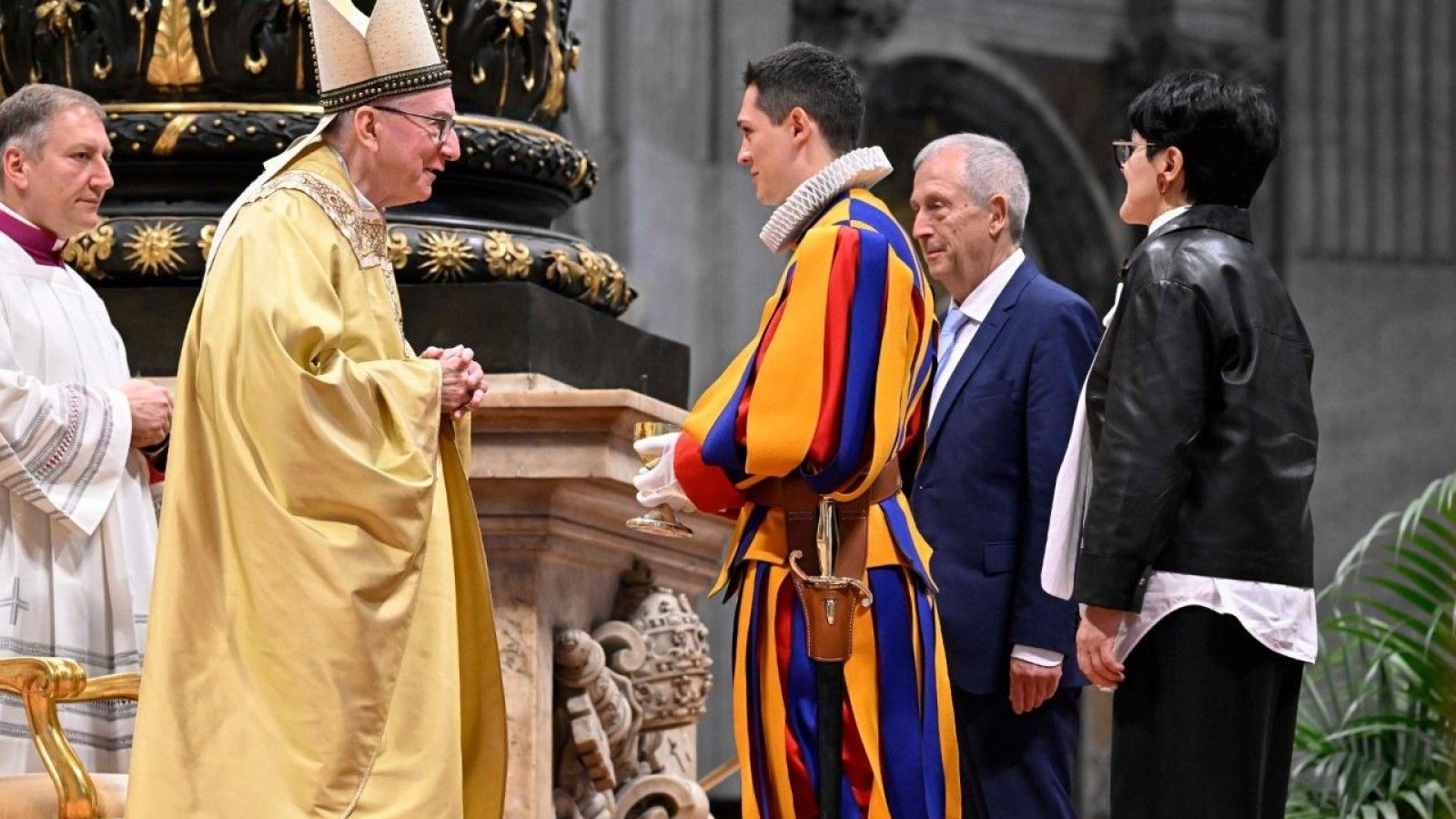 El cardenal Parolin preside misa para los nuevos reclutas de la Guardia Suiza