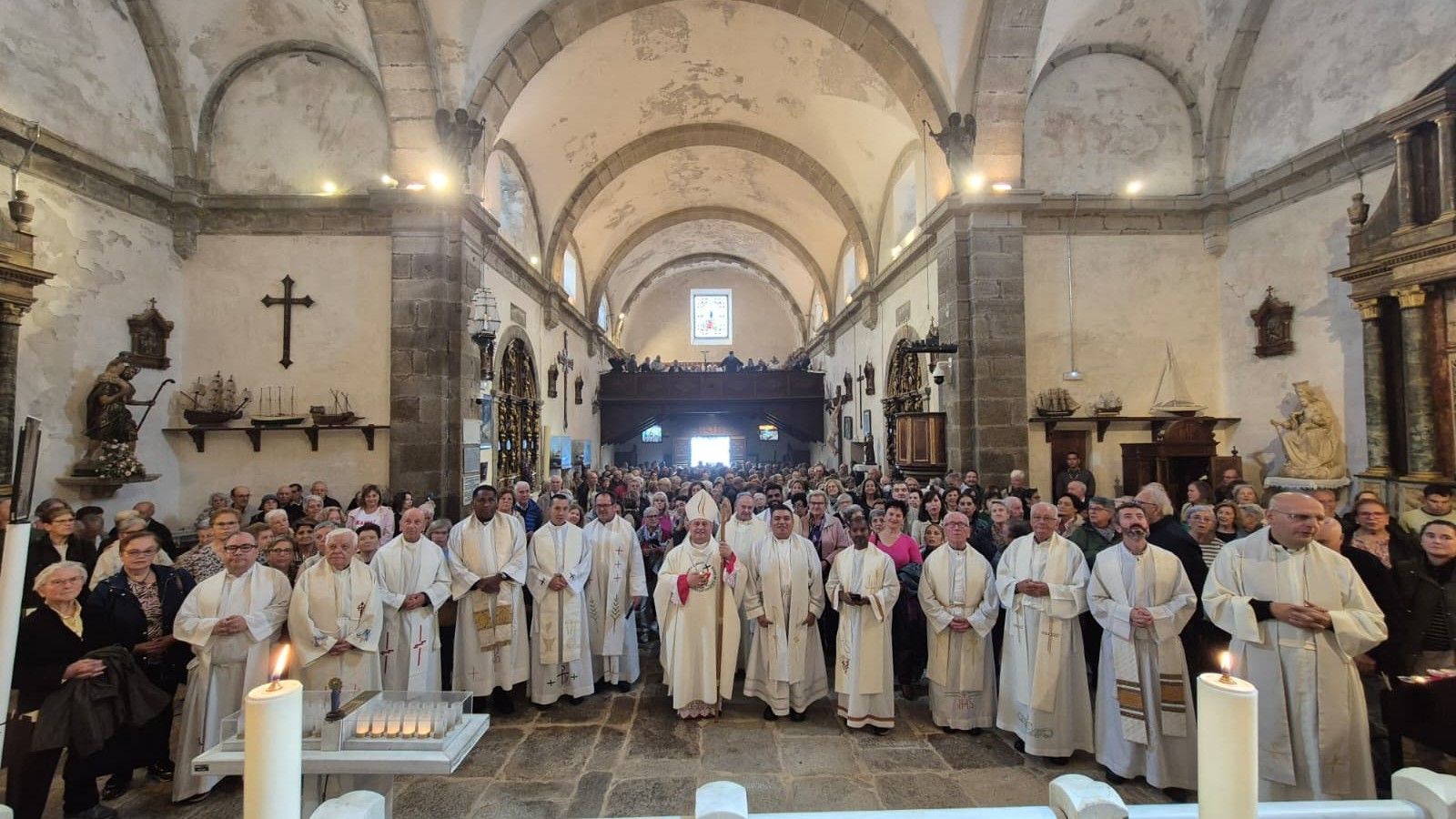 El arzobispo de Santiago preside el Jubileo en el Santuario de Nuestra Señora de la Barca