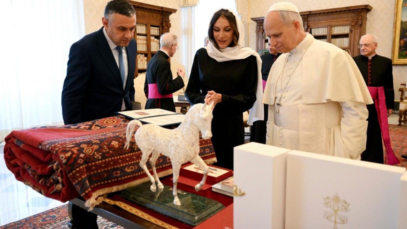 El Papa León XIV recibe a la vicepresidenta de Azerbaiyán en el Vaticano