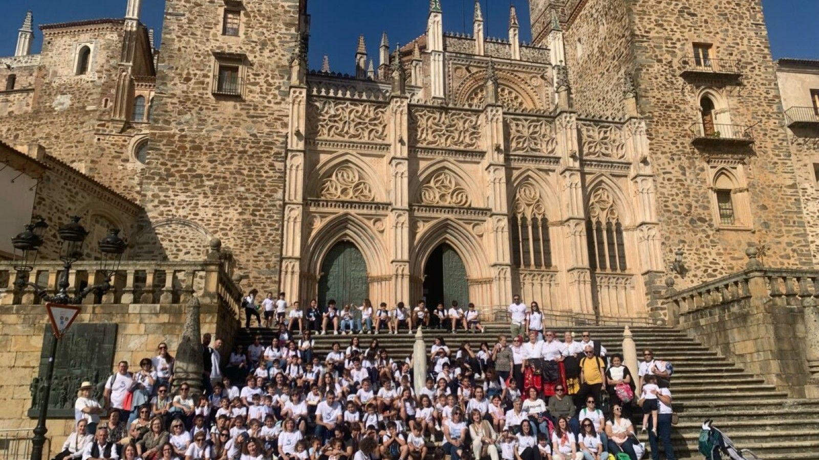 El arzobispo de Toledo celebra el 150.º aniversario de las Hijas de Cristo Rey