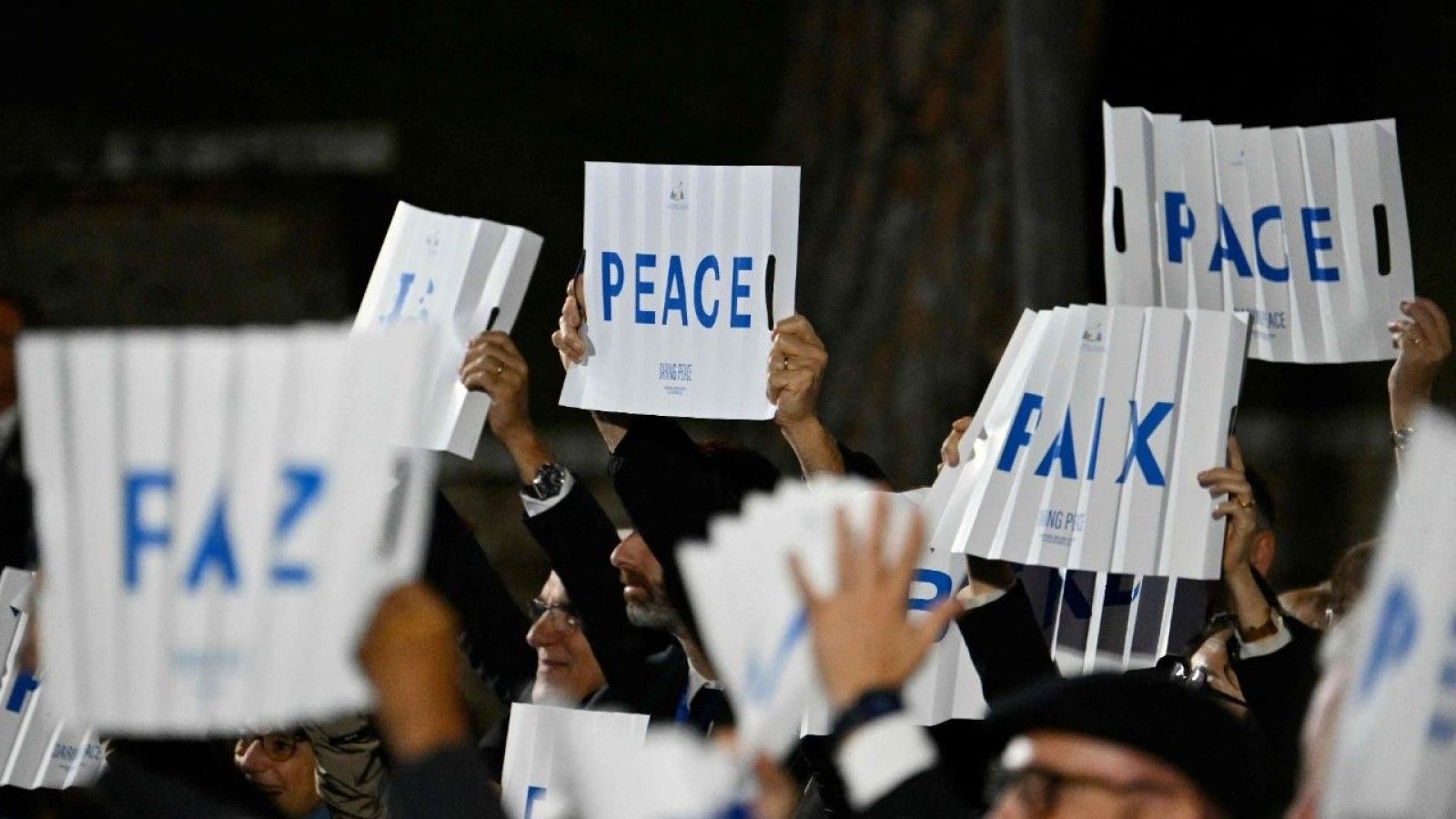 El Papa León XIV preside un encuentro interreligioso por la paz en el Coliseo