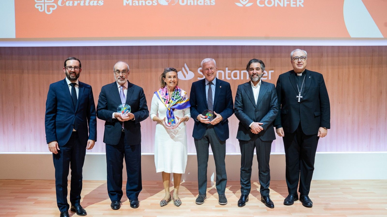 El Banco Santander distribuye 700.000 euros en una gala solidaria en España