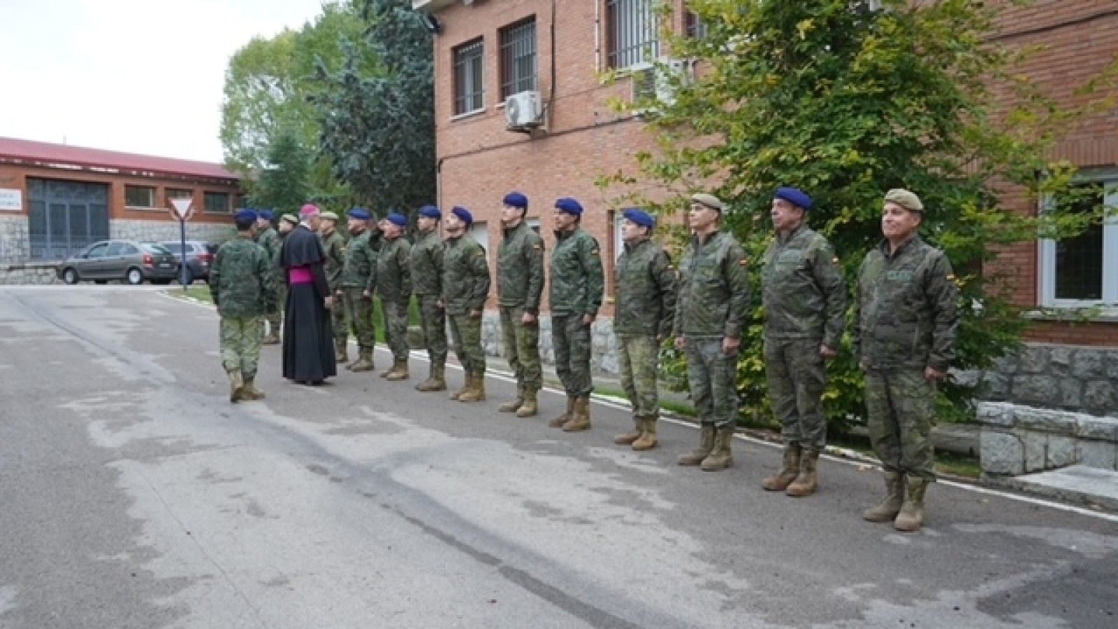 El arzobispo Aznárez Cobo confirma a trece militares en Colmenar Viejo