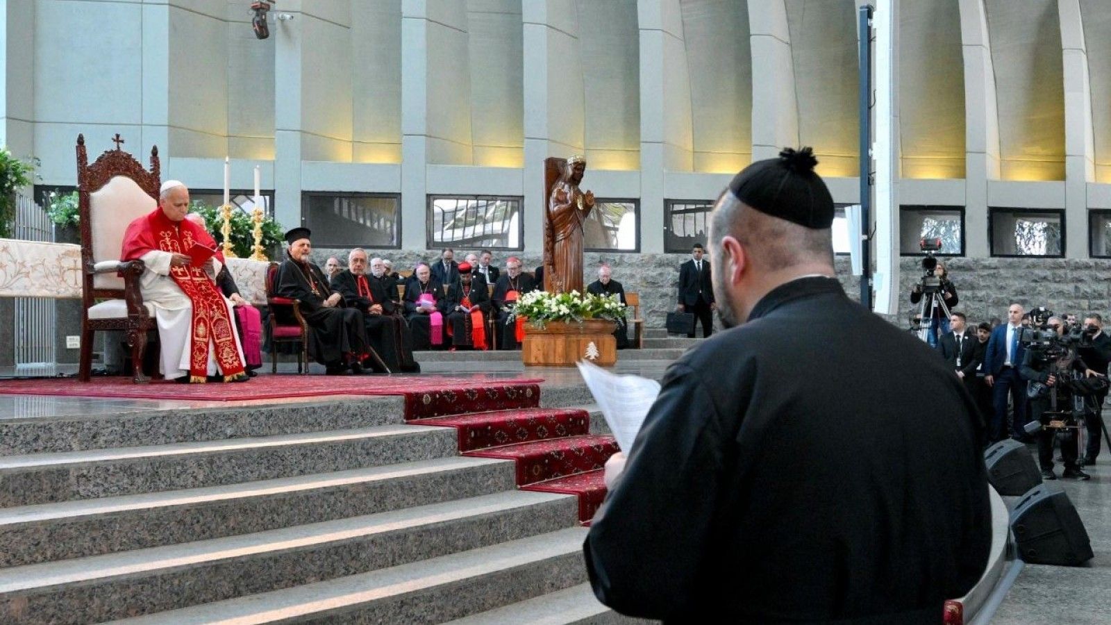 El Papa León XIV escucha los testimonios de los clérigos en Harissa