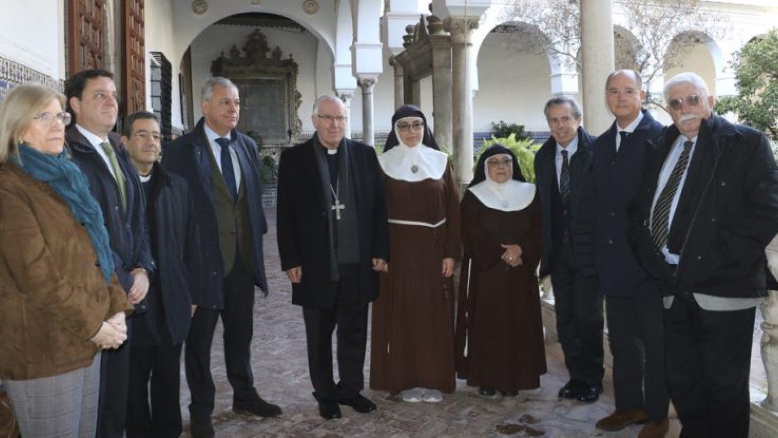 El arzobispo de Sevilla visita el convento de Santa Inés junto al alcalde