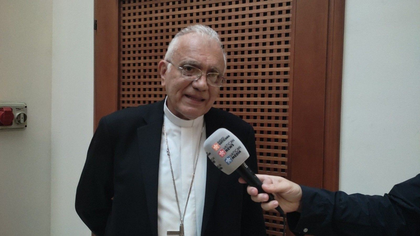 El cardenal Porras denuncia retención de su pasaporte en Venezuela